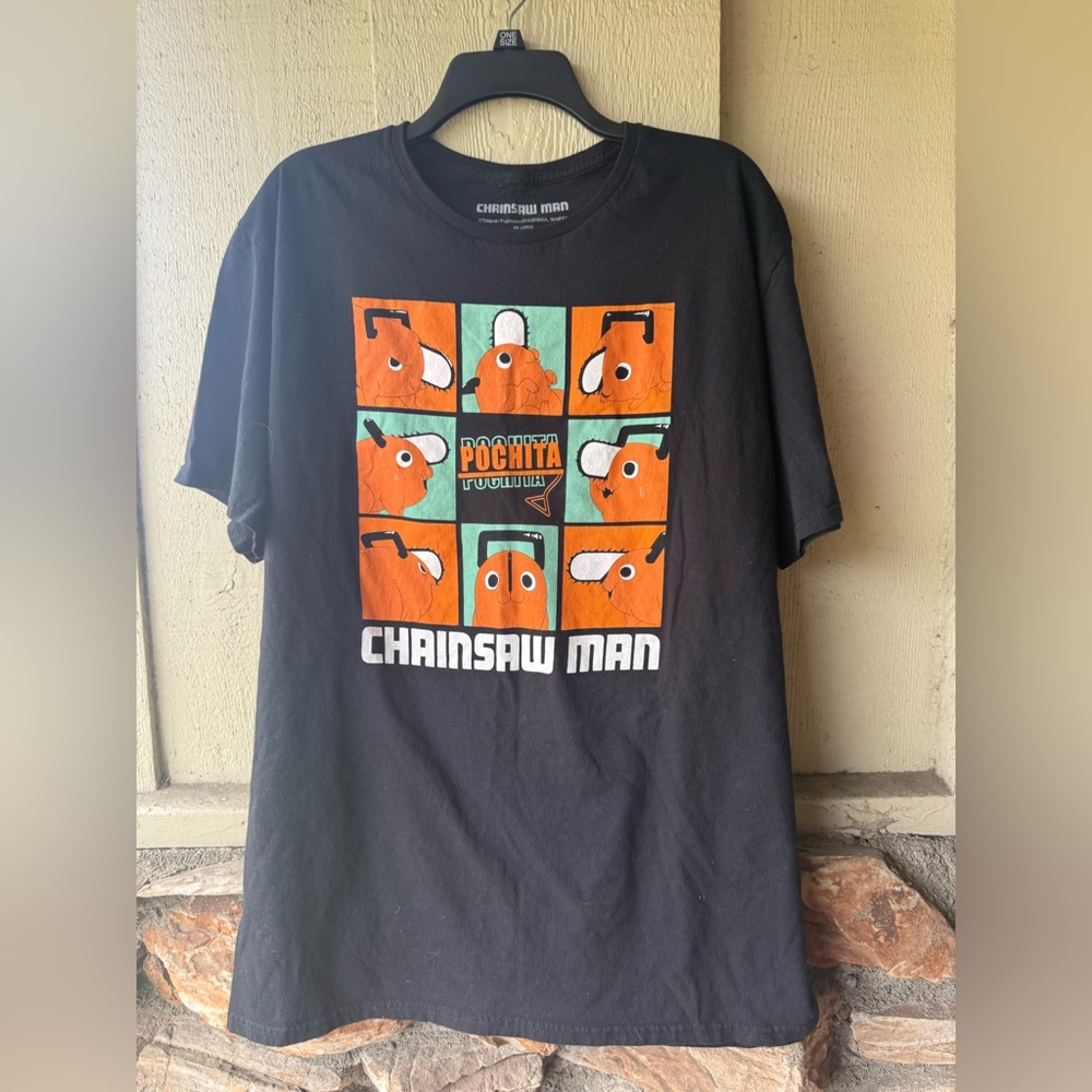 Chainsaw Man mens T-Shirt Boxed Images of Pochita Around Name Crunchy-roll